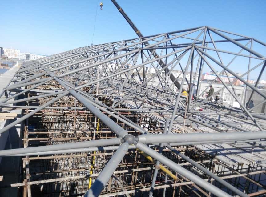 万宁商贸城屋顶网架工程