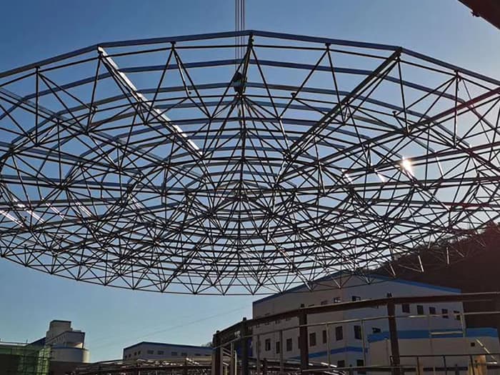 万宁螺栓球网架工程施工现场
